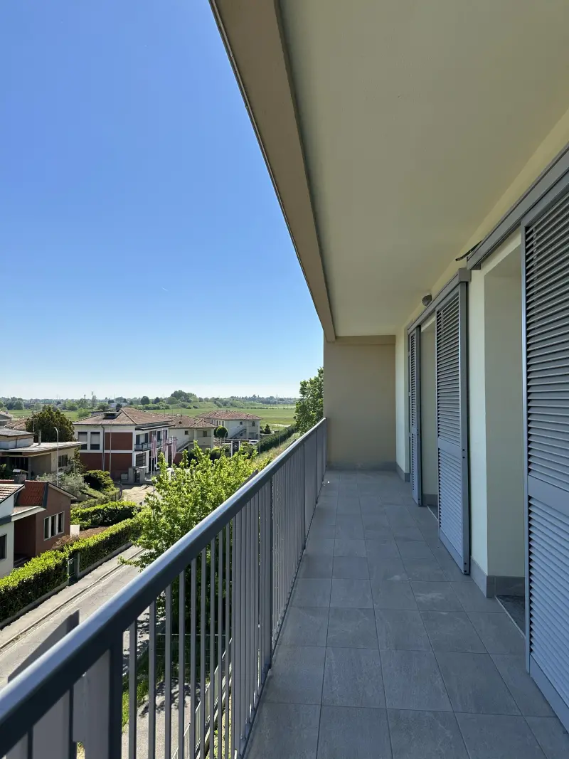 Trilocale su due piani, CODOGNO — Balcone