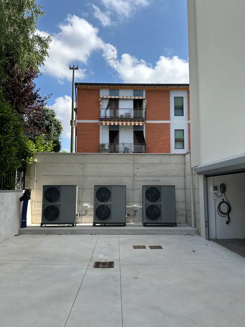 Condominio Giulia, Cremona — Esterni