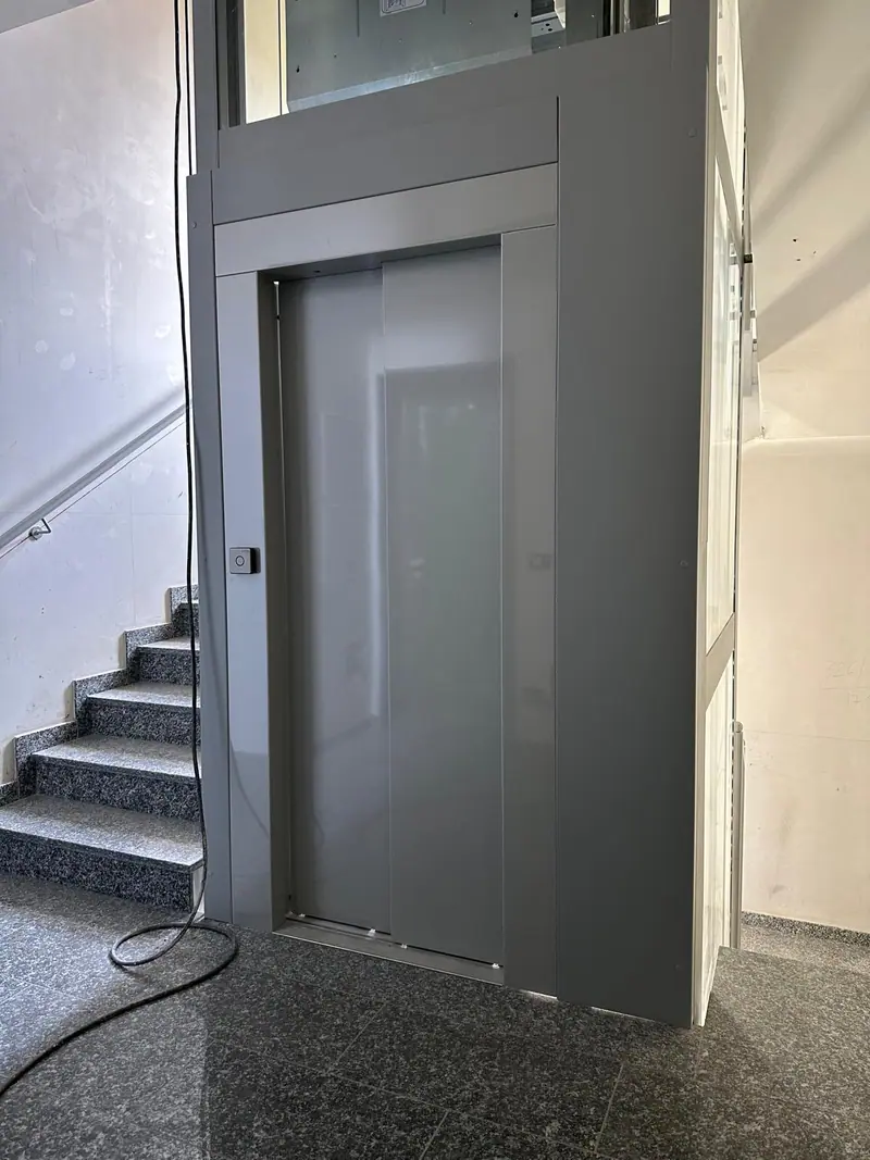 Condominio Giulia, Cremona — Vano scala e ascensore