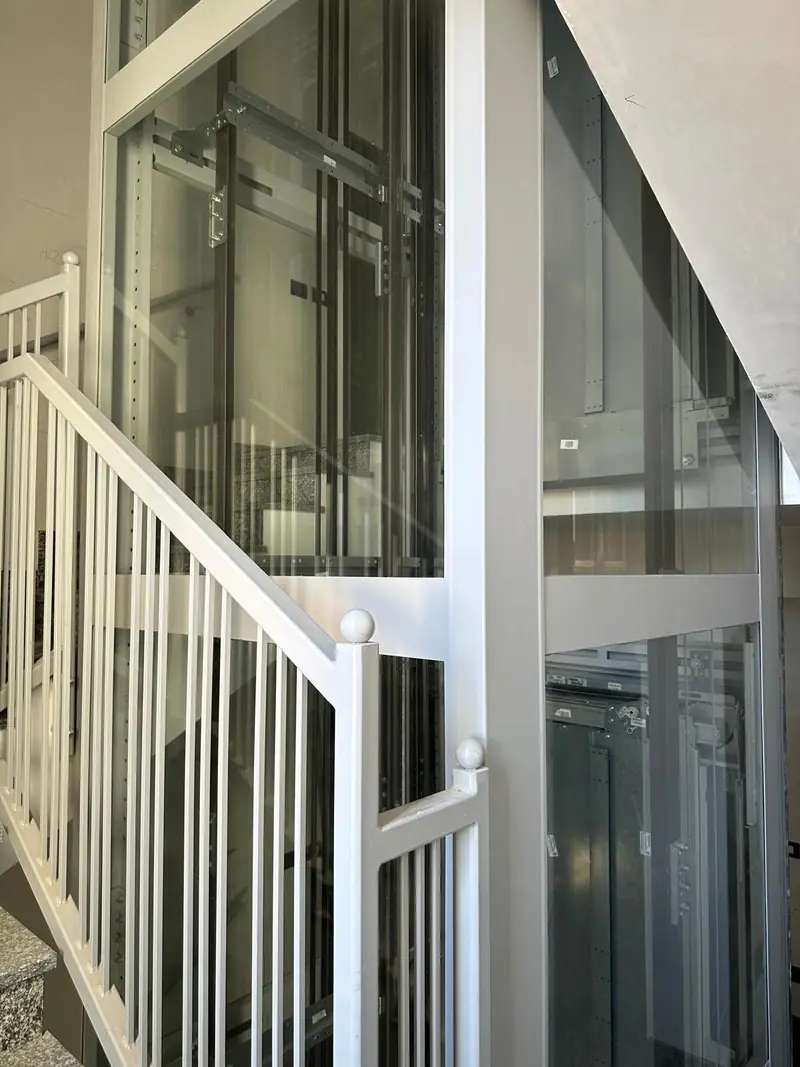 Condominio Giulia, Cremona — Vano scala e ascensore