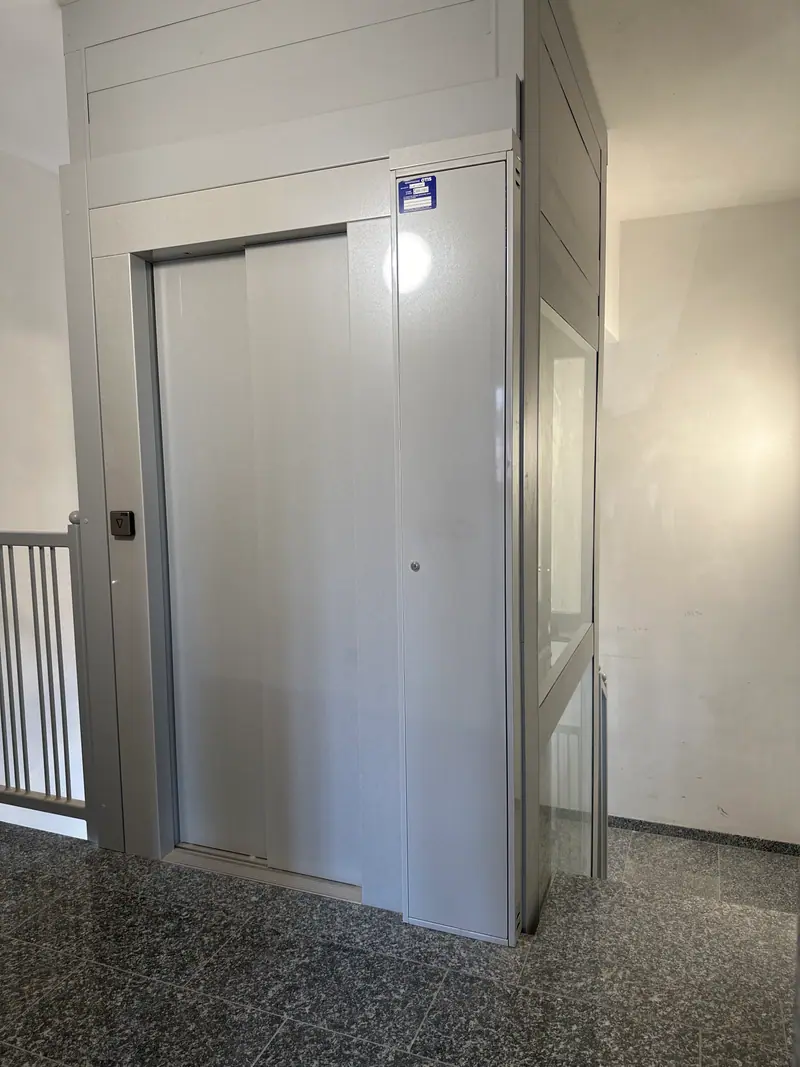 Condominio Giulia, Cremona — Vano scala e ascensore